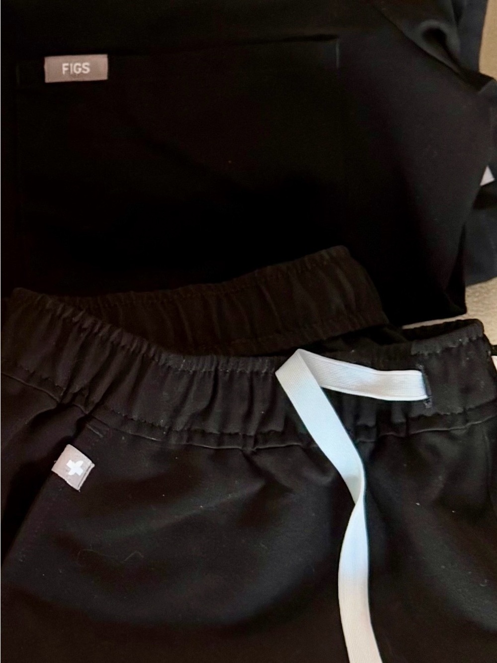 FIGS Five Pair Women’s Black joggers along with five FIGS shirts also black